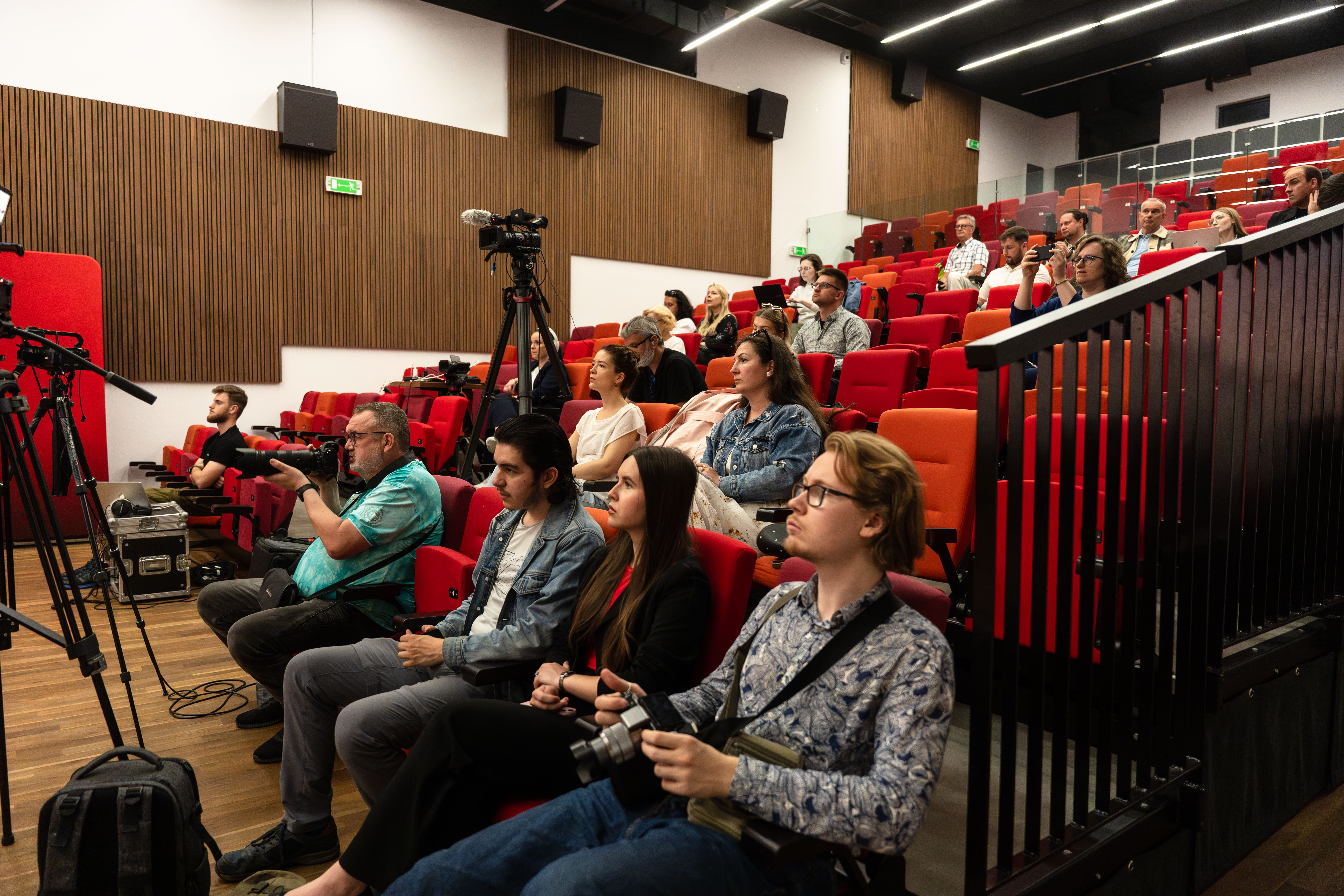 Tlacova konferencia - Medzinarodneho filmoveho festivalu ART FILM -1-16